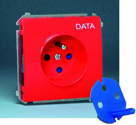 Розетка электрическая Classic с ключом, заземление FRENCH, красная (MGD1.01/22)